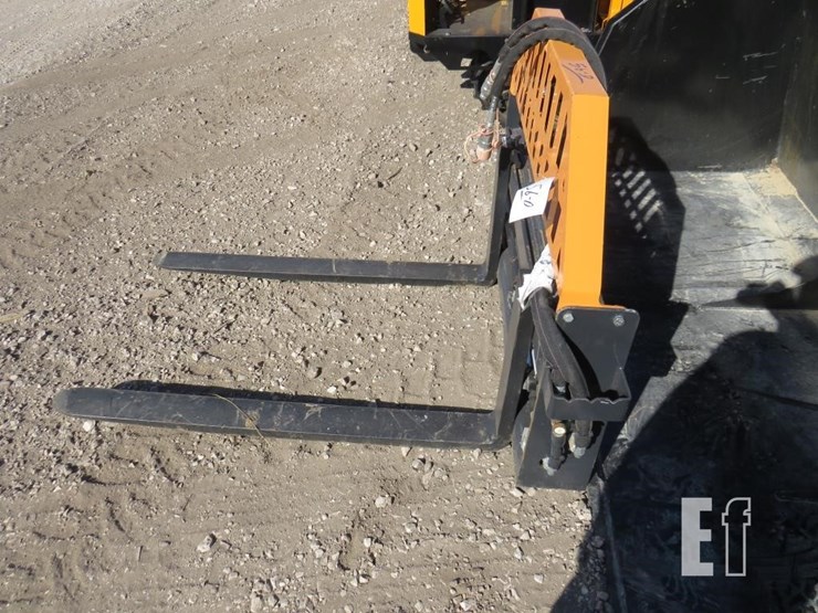 set-of-hydralic-skid-loader-forks-image-2