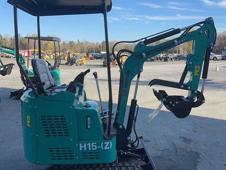 2025-agt-h15z-mini-excavator-image-4
