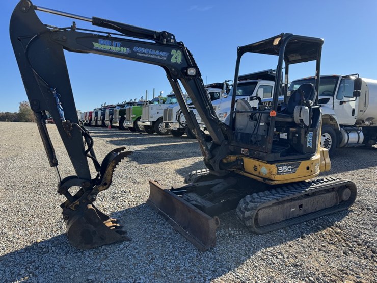 2021-deere-35g-image-1