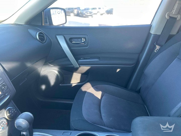 2013-nissan-rouge-suv-image-19