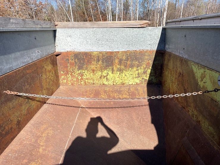 #5929-•-gravity-box-on-running-gear-image-15