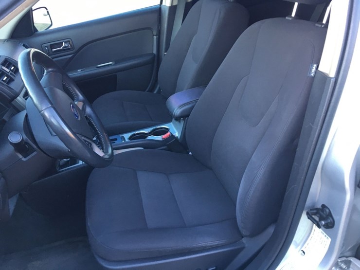 2011-ford-fusion-hybrid-sedan,-image-8