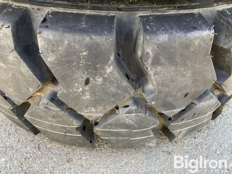 bkt-powertrax-hd-10-16.5-skid-steer-tires-image-11