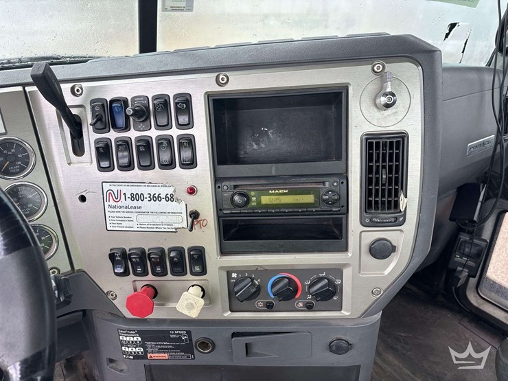 2012-mack-cxu613-day-cab-t/a-wet-kit-truck-tractor-image-28