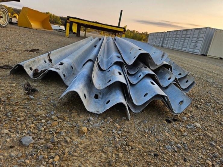 #3136-•-(16)-13'6"-guard-rails-image-9