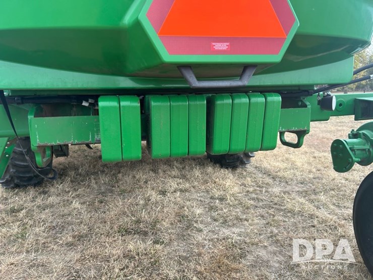 2020-john-deere-w235-image-19