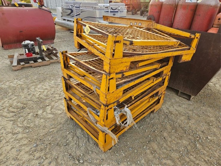 #3155-•-(4)-folding-steel-wire-crates-image-1