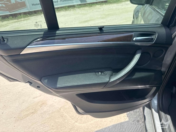 2013-bmw-x5-image-19