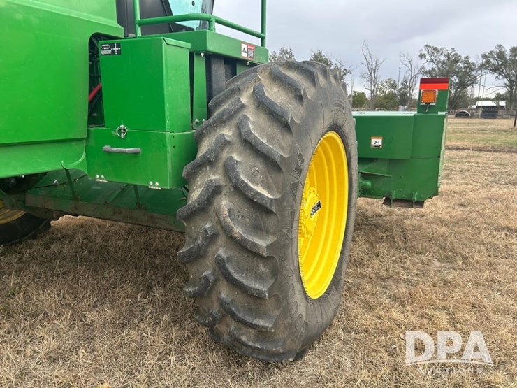 2020-john-deere-w235-image-21