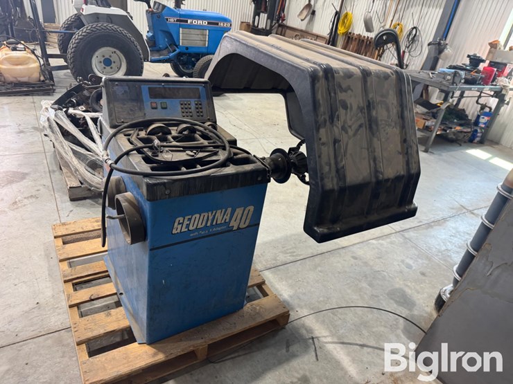 1997-geodyna-40-tire-balancer-image-4