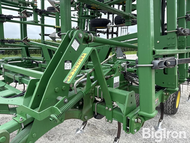 john-deere-2210-image-13