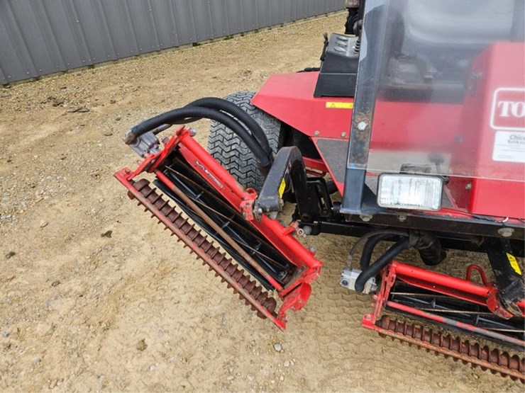 #3133-•-toro-reel-master-5200-fairway-mower-image-9