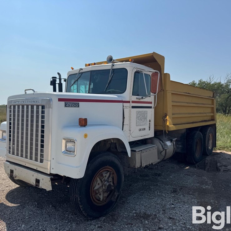 1976 INTERNATIONAL F4270