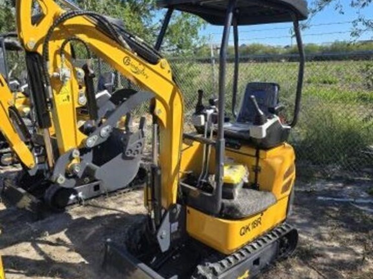 cfg-mini-excavator-qk18r-with-hydraulic-thumb-image-1