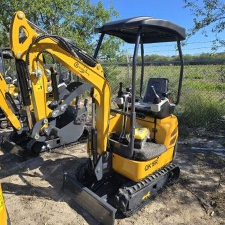 CFG Mini Excavator QK18R with Hydraulic Thumb