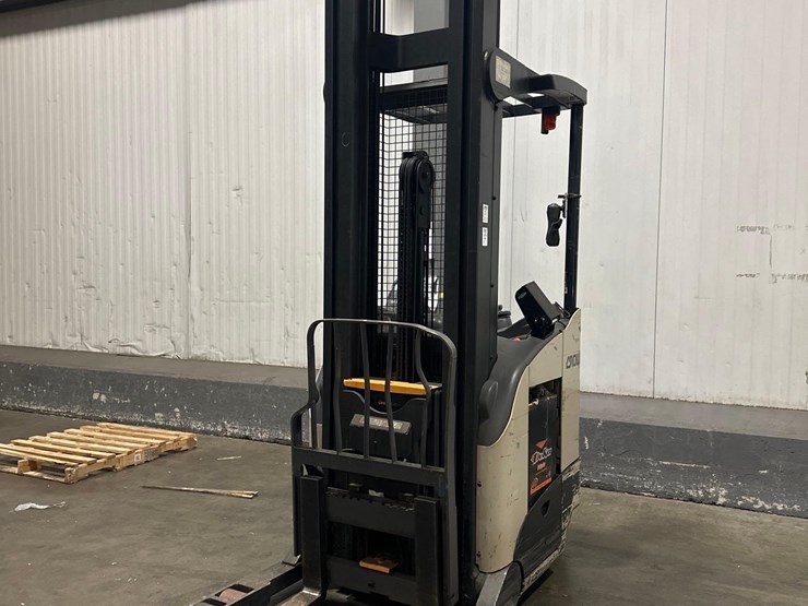 2019-crown-rr5725-35-image-3