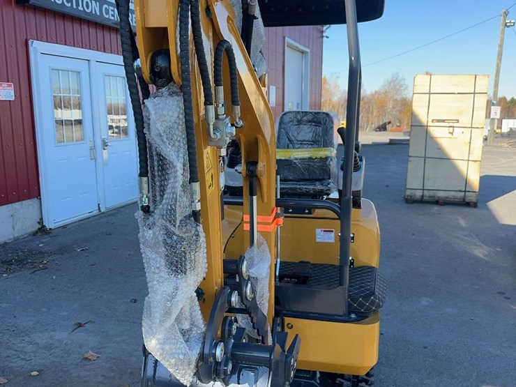 2025-cfg-qk18r-mini-excavator-image-2