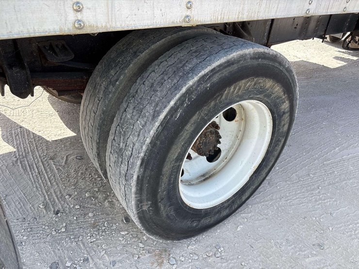 2018-isuzu-ftr-image-32