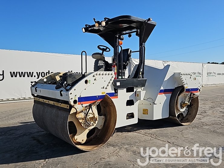 2014-caterpillar-cb54xw-image-1