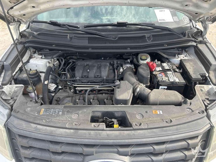 2016-ford-explorer-image-35