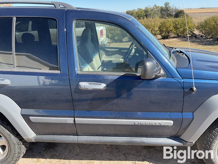 2005-jeep-liberty-sport-image-16