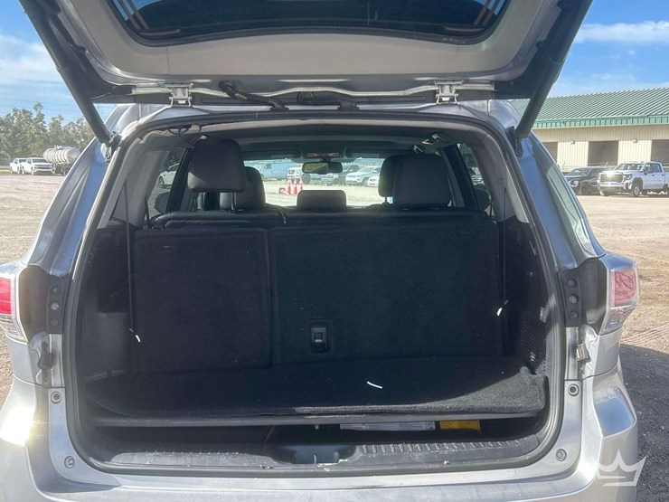 2015-toyota-highlander-image-11