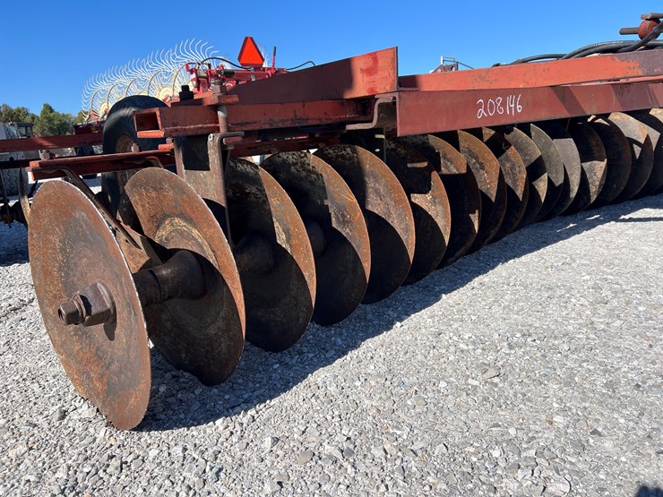 international-370-image-3