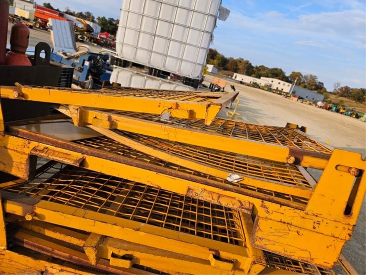 #3155-•-(4)-folding-steel-wire-crates-image-10