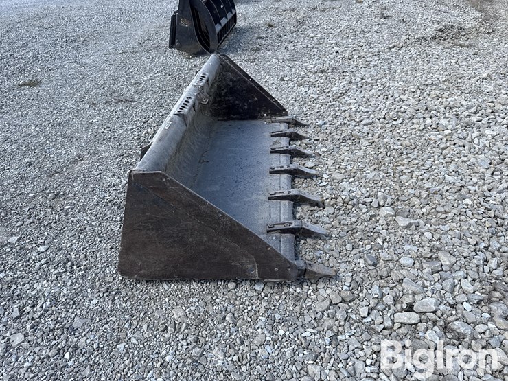 skid-steer-tooth-bucket-image-4