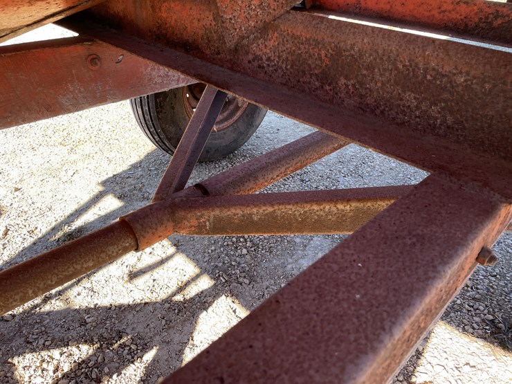 #5931-•-gravity-box-on-running-gear-image-24