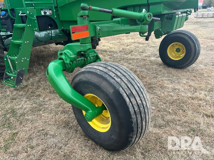 2020-john-deere-w235-image-18