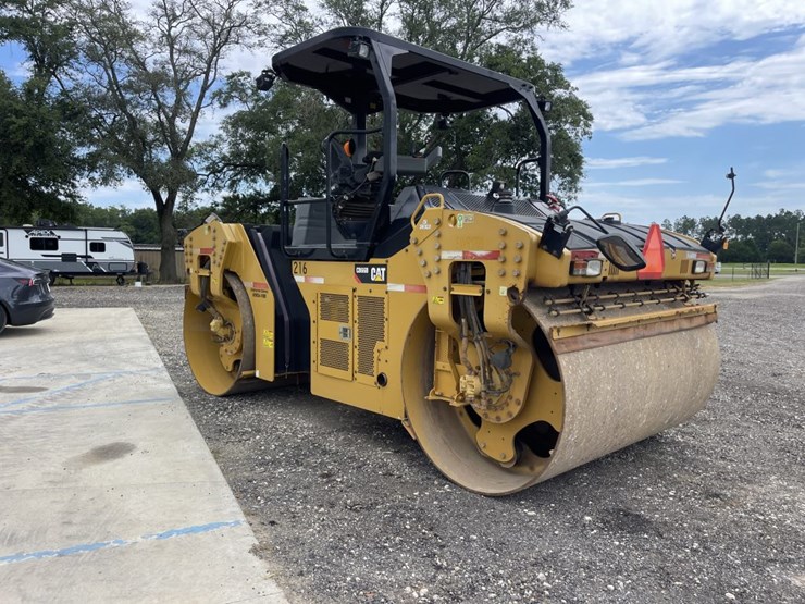 2017-caterpillar-cb66b-image-2