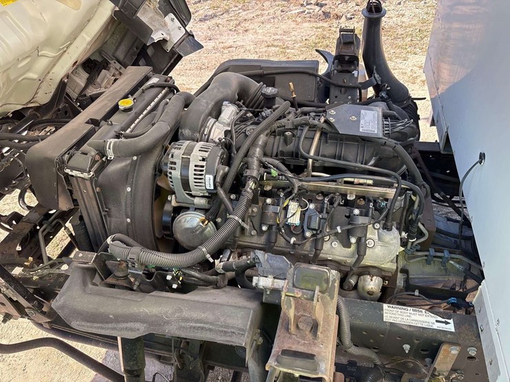 2016-isuzu-npr-image-22