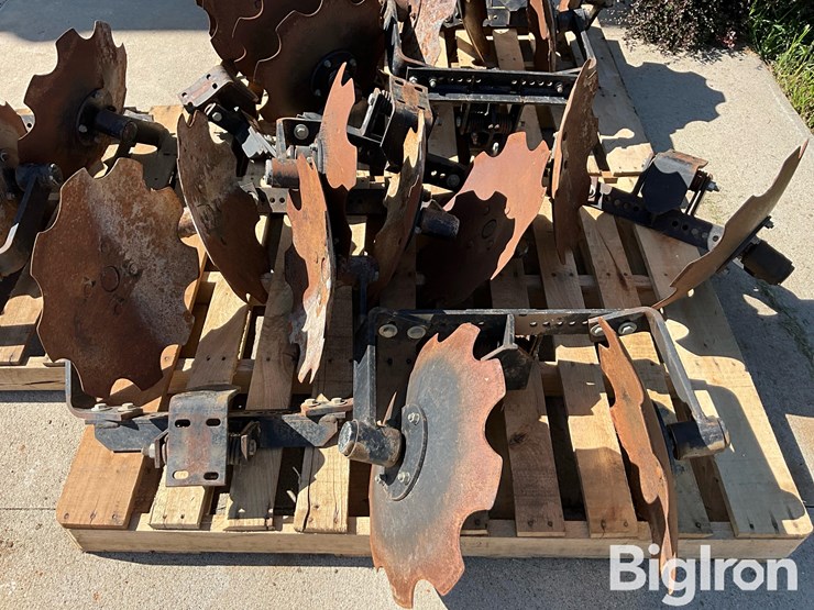 anhydrous-toolbar-row-closing-units-image-20