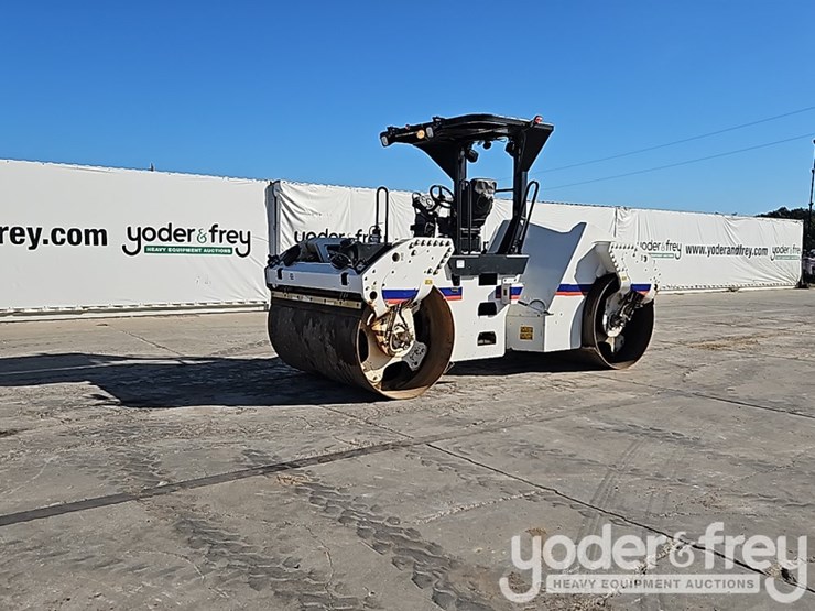 2014-caterpillar-cb54xw-image-2