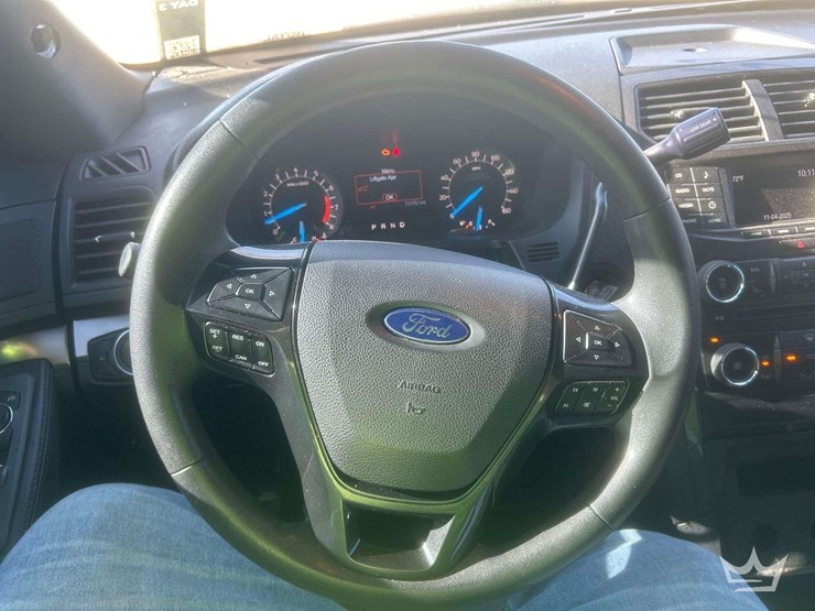 2016-ford-explorer-image-21