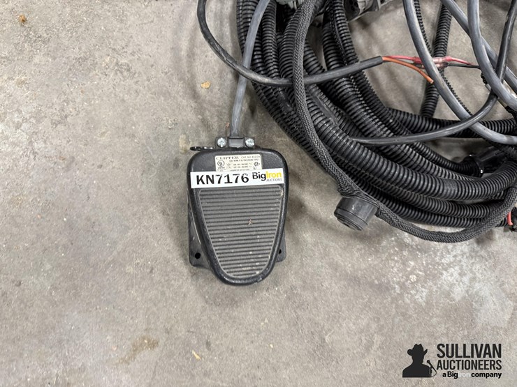 john-deere-foot-switch-image-11