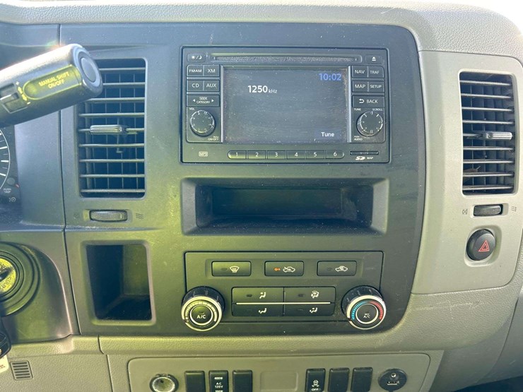 2012-nissan-nv2500hd-image-15