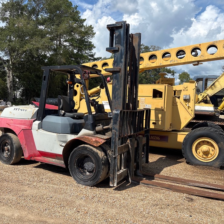 #2554 • TOYOTA FORKLIFT | PARTS OR REPAIR