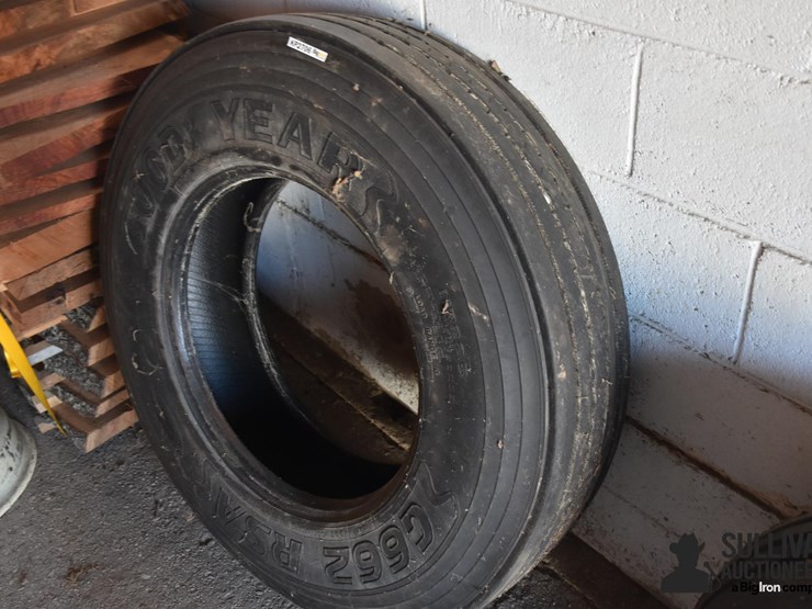 11r22.5-truck-tire-image-2