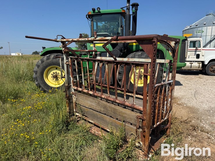 livestock-squeeze-chute-image-3
