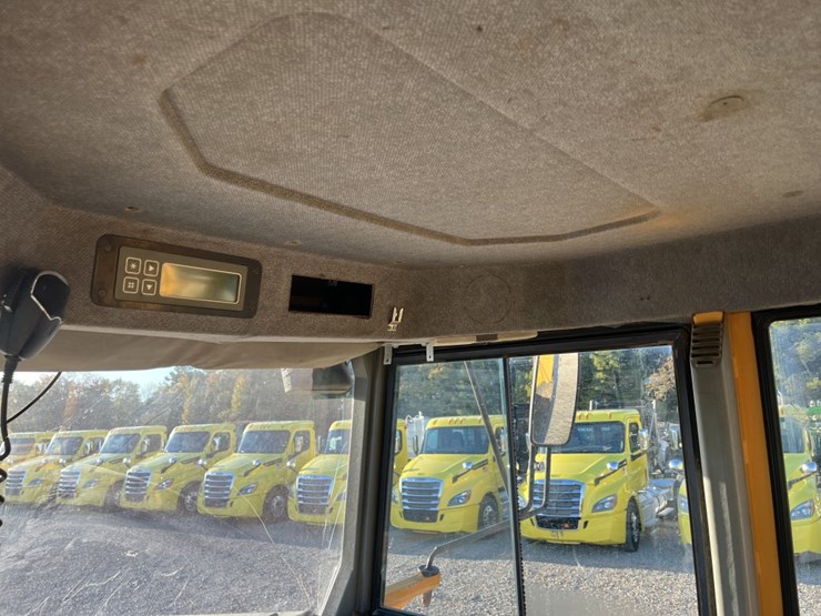 2000-volvo-a35c-image-17