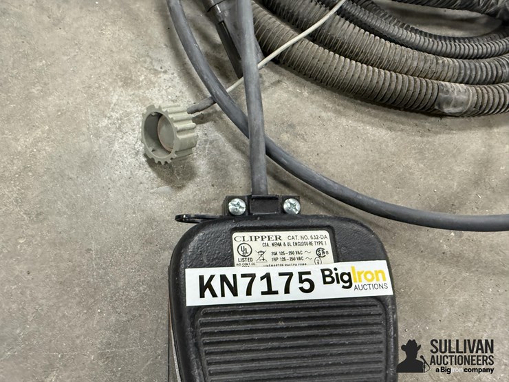 john-deere-foot-switch-image-11
