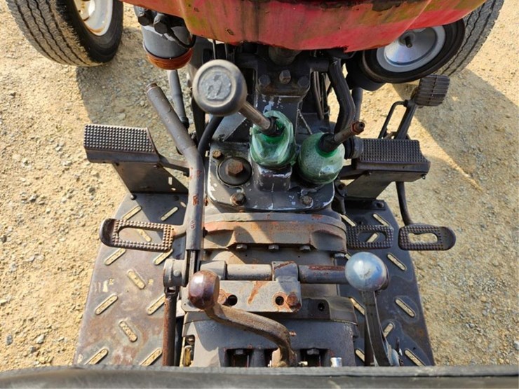 massey-ferguson-240-image-19