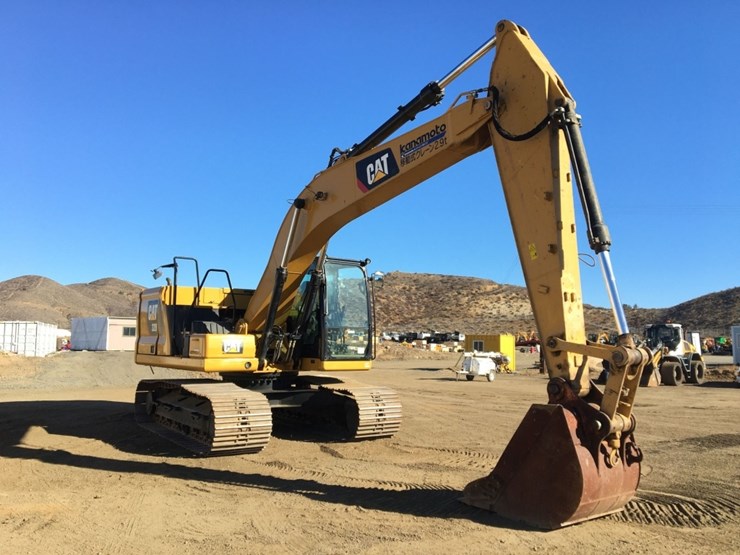 2018-caterpillar-320-image-2