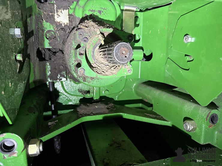 2011-john-deere-8310r-image-13