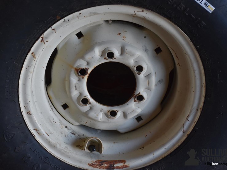 9.5l-15-tire-and-rim-image-2