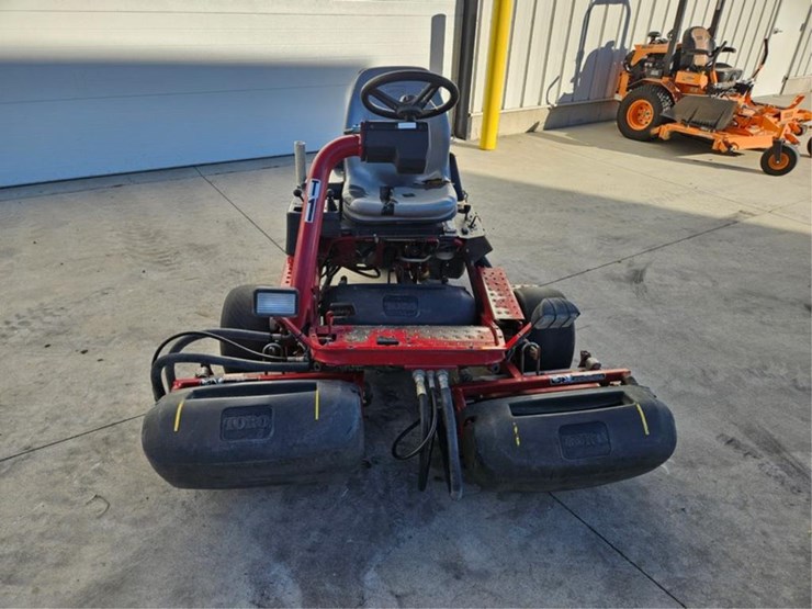 #3038-•-toro-3150-greens-mower-image-8