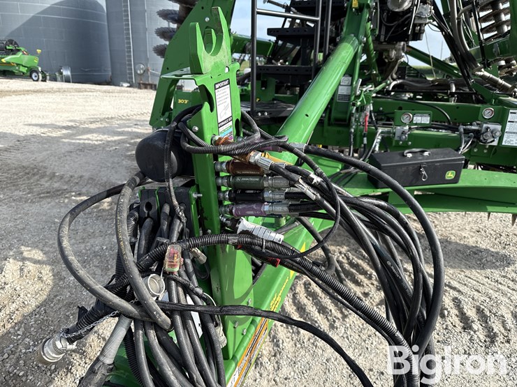 2020-john-deere-2660vt-image-10