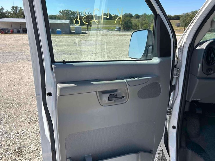 2007-ford-e350-image-11